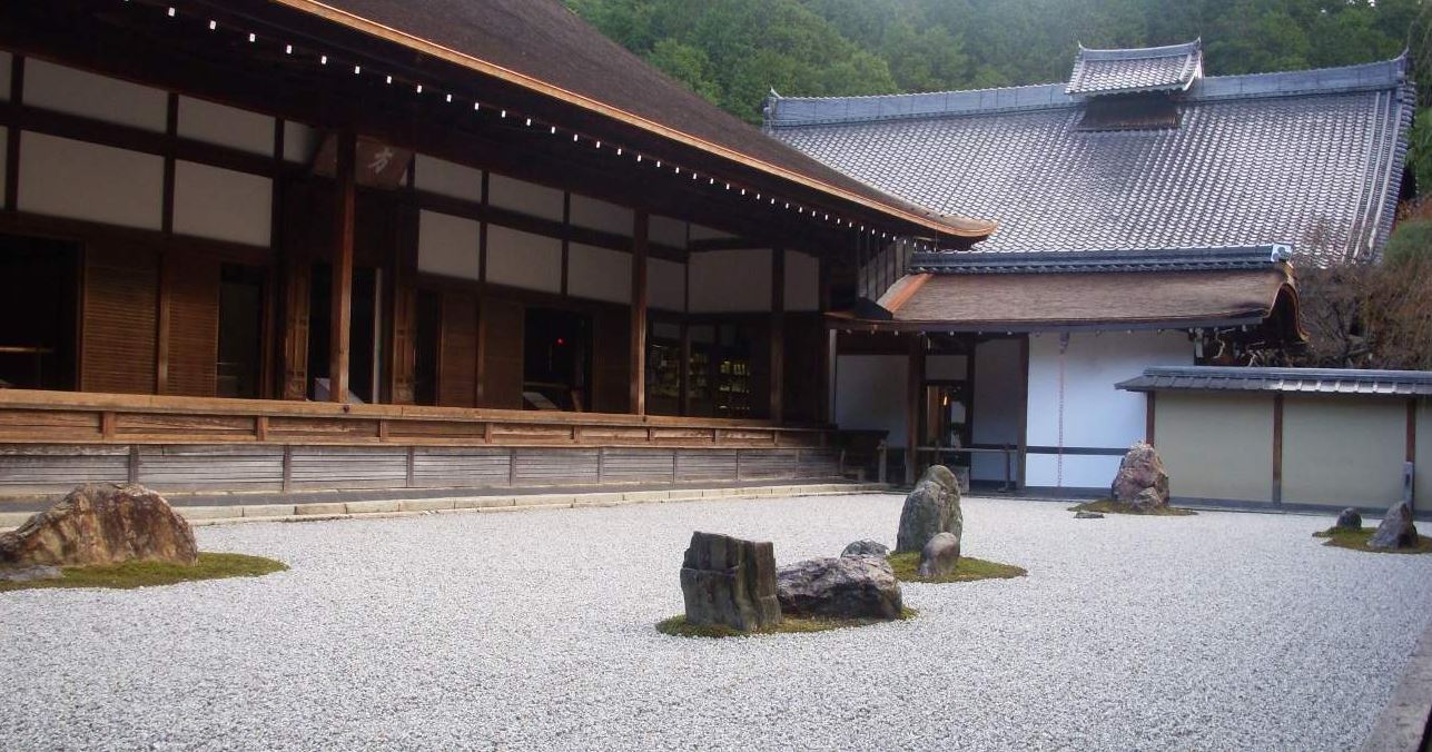 Bello Jardin del templo Ryoan ji en Kyoto Japon